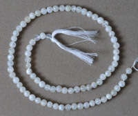 Strand of round beads from moonstone.